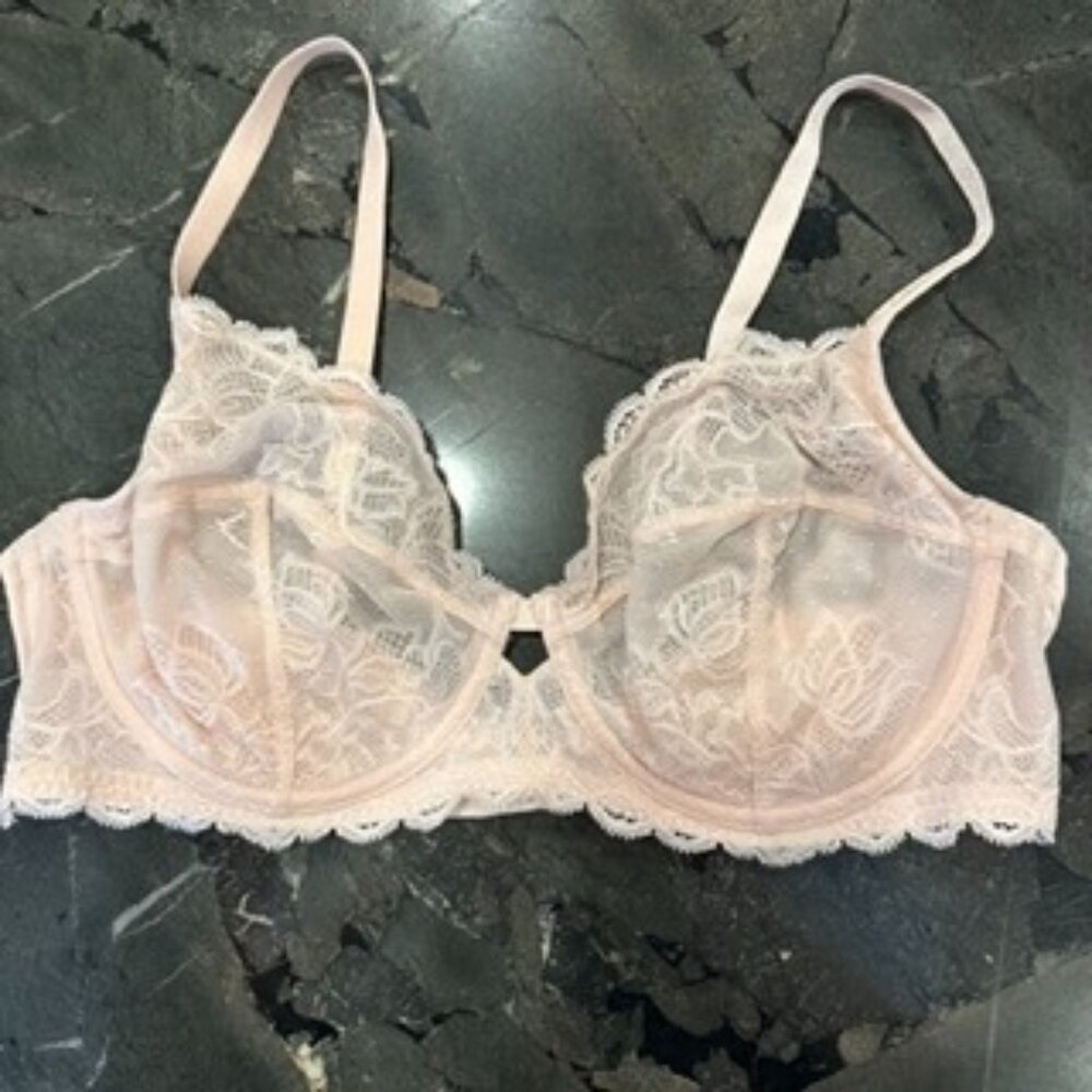 Never Worn - Calvin Klein Seductive Comfort Lace Bra